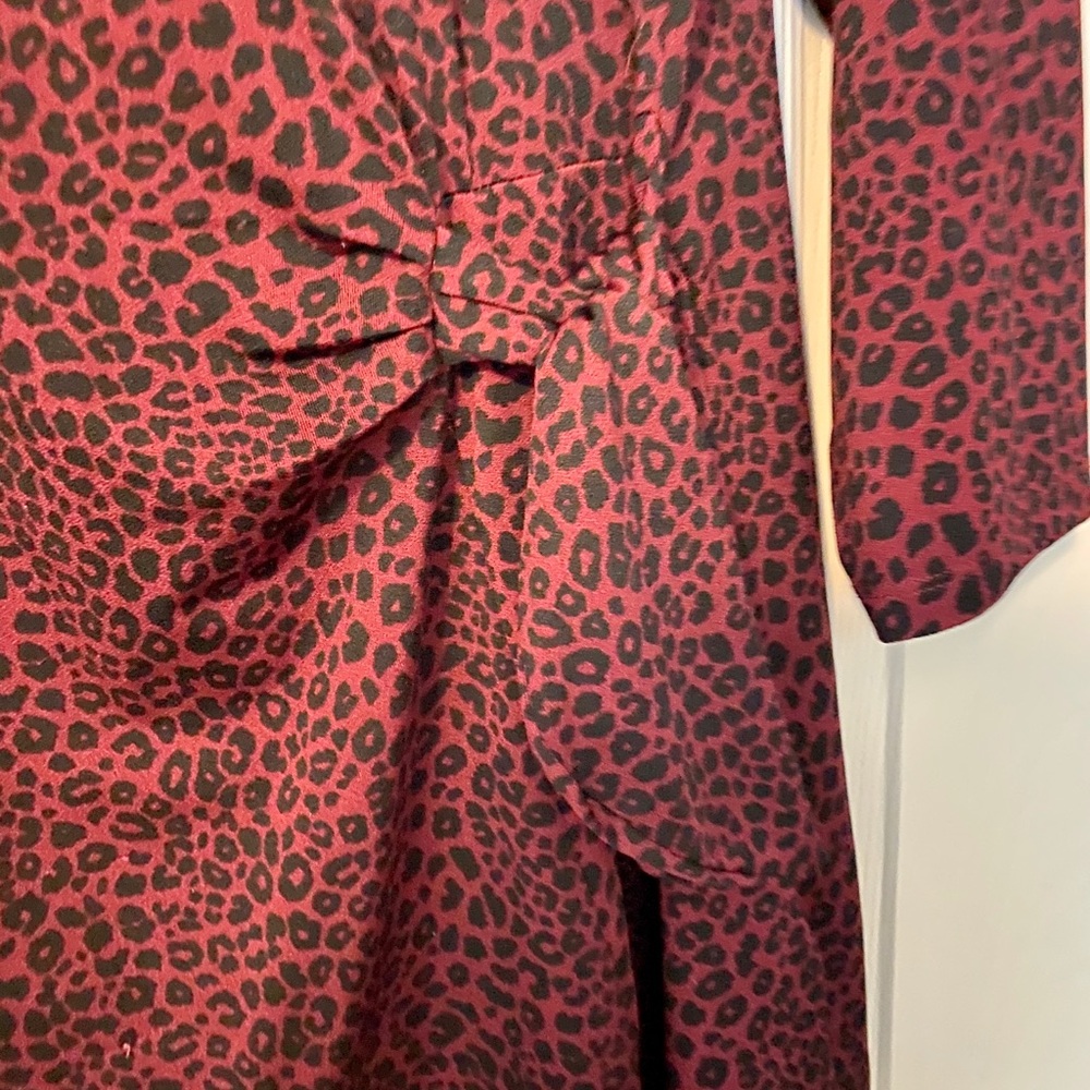 Beautiful Maroon animal print wrap top size 2X - Picture 2 of 7